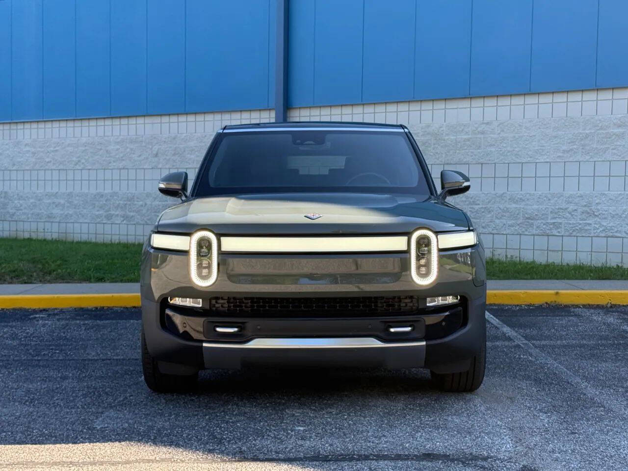 2022-rivian-r1s-launch-edition-awd-4dr-suv.jpg