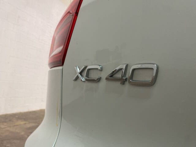 2025 Volvo XC40 B5 Plus Dark Theme