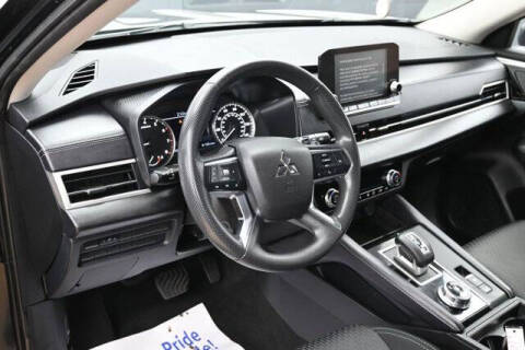 2024 Mitsubishi Outlander ES
