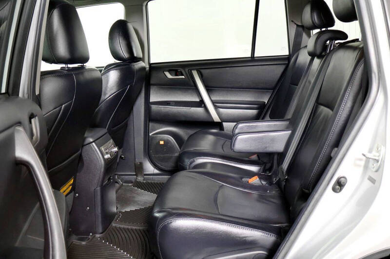 2011 Toyota Highlander SE