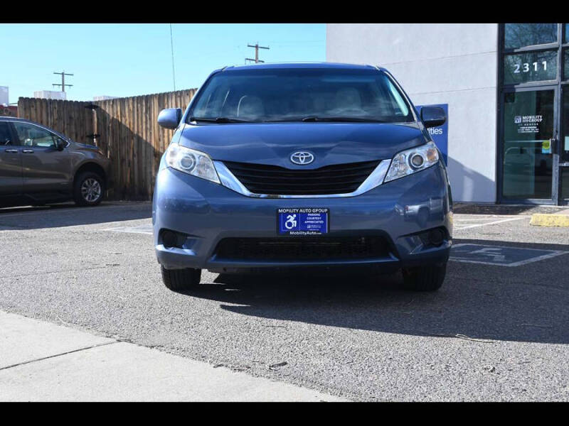 2013 Toyota Sienna LE Mobility 7-Passenger