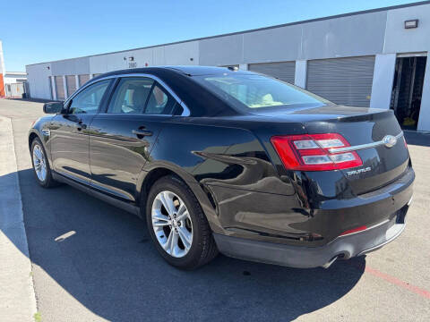 2017 Ford Taurus SE