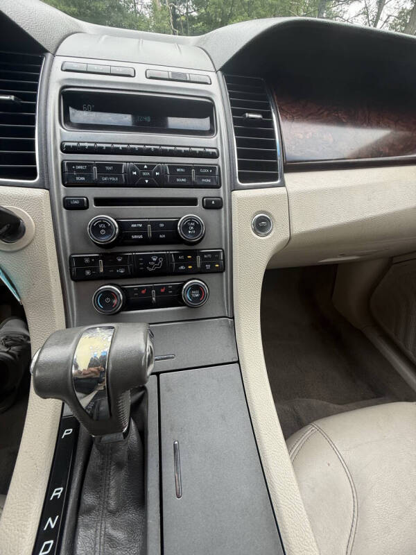 2011 Ford Taurus SEL