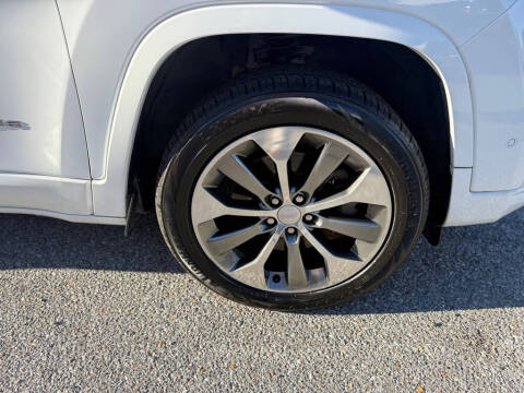 2019 Jeep Cherokee Overland