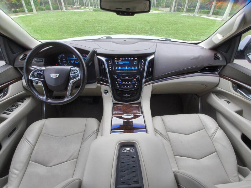 2016 Cadillac Escalade Luxury Collection
