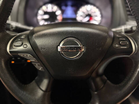 2017 Nissan Pathfinder SL