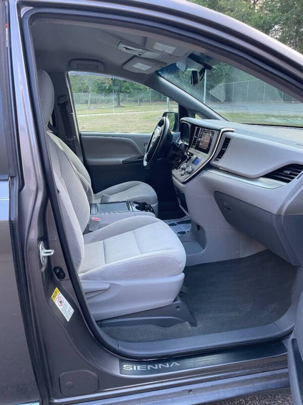 2017 Toyota Sienna LE 8-Passenger