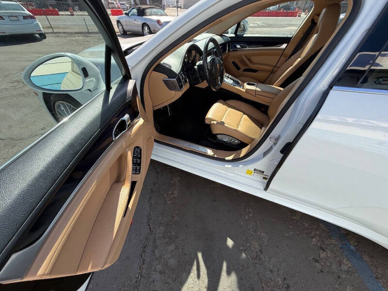 2016 Porsche Panamera S