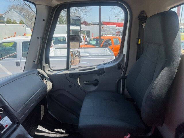 2015 Freightliner M2 106