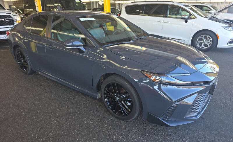 2025 Toyota Camry SE's photo