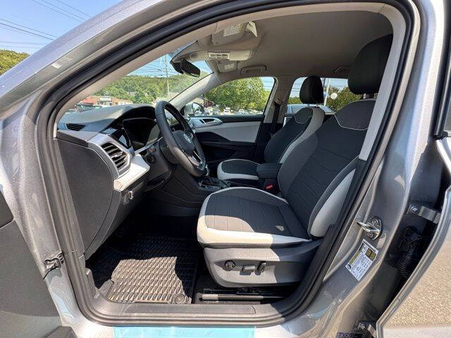 2025 Volkswagen Taos SE 4Motion