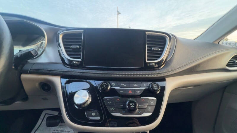 2022 Chrysler Pacifica Hybrid Touring L