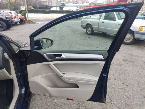 2016 Volkswagen Golf TSI SE