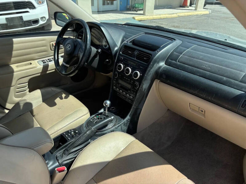 2004 Lexus IS 300