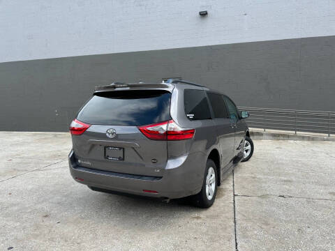 2018 Toyota Sienna LE Mobility 7-Passenger