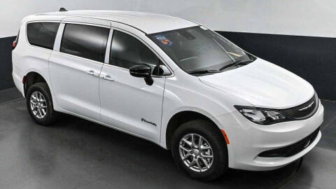 2025 Chrysler Voyager LX