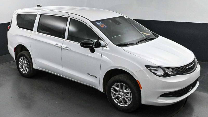 2025 Chrysler Voyager LX