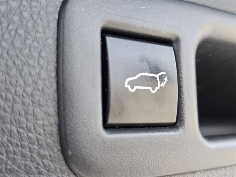 2023 Toyota Highlander Hybrid Platinum