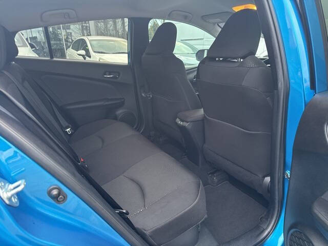 2022 Toyota Prius LE