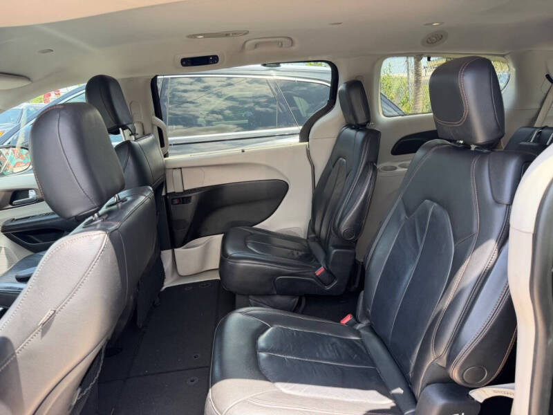 2017 Chrysler Pacifica Touring Plus