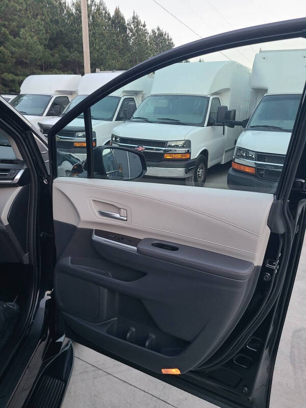 2022 Toyota Sienna XLE 8-Passenger