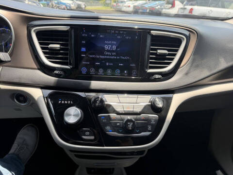 2017 Chrysler Pacifica Touring