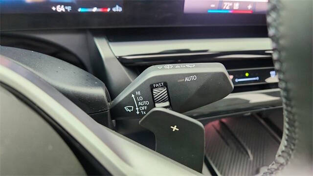 2025 BMW 5 Series 530i