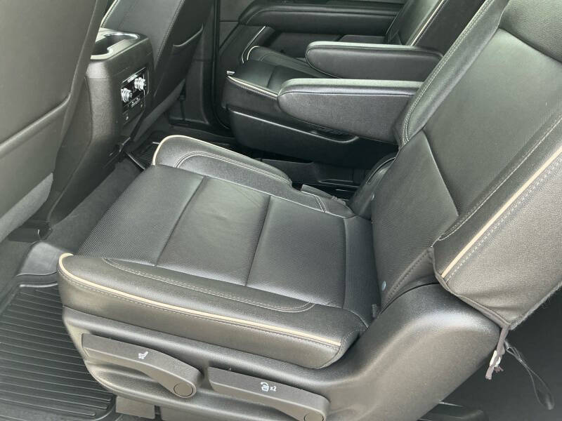 2023 GMC Yukon XL SLT