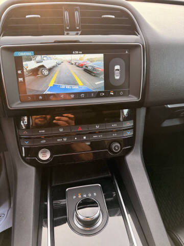 2019 Jaguar F-PACE 25t Premium