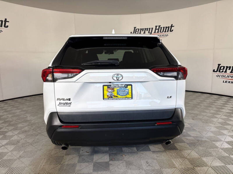 2022 Toyota RAV4 LE