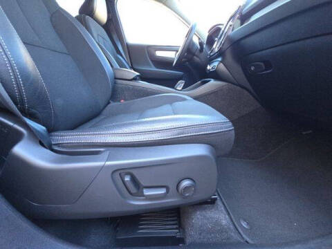 2020 Volvo XC40 T5 Momentum