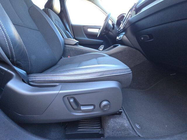 2020 Volvo XC40 T5 Momentum