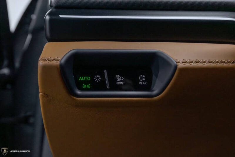 2025 Lamborghini Urus SE