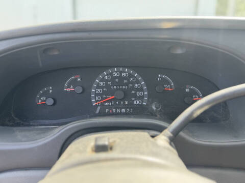 2003 Ford E-Series E-150 Base