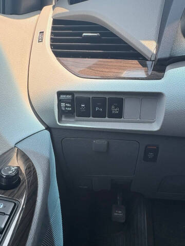 2017 Toyota Sienna XLE 8-Passenger