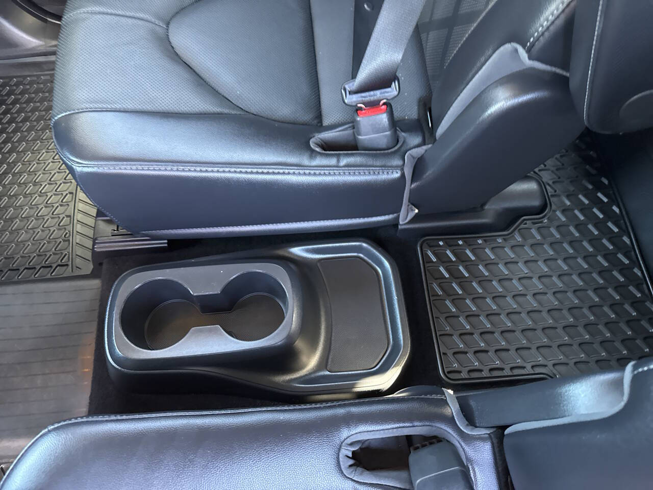 used 2022 Toyota Highlander car, priced at $38,299