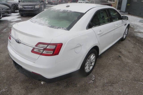 2013 Ford Taurus SE
