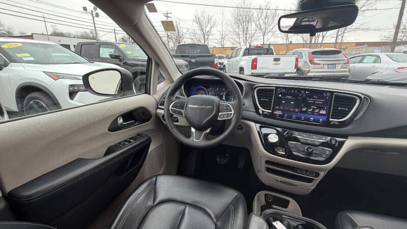 2023 Chrysler Pacifica Touring L