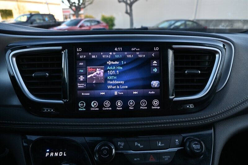 2020 Chrysler Pacifica Hybrid Limited Red S