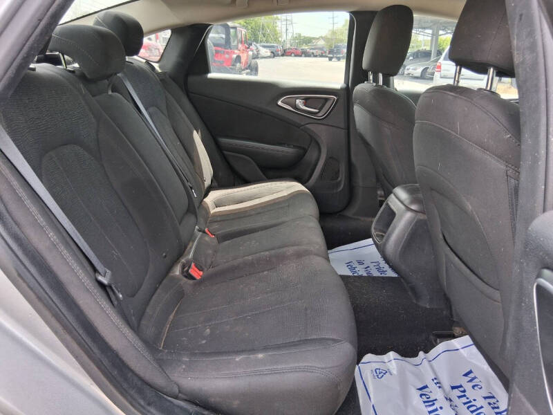 2016 Chrysler 200 Limited