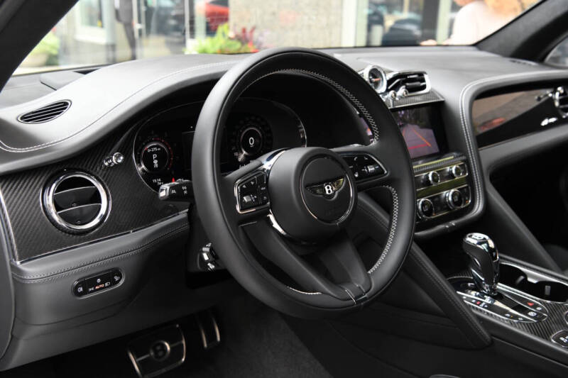 2024 Bentley Bentayga Azure V8