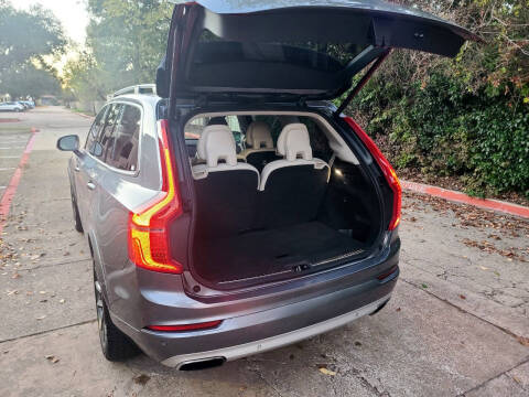 2017 Volvo XC90 T6 Momentum