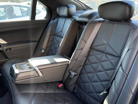 2023 BMW 7 Series 740i