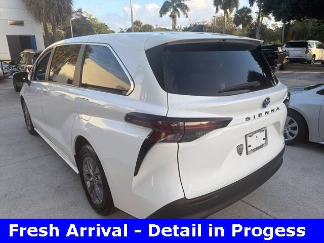 2024 Toyota Sienna LE 8-Passenger