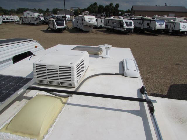 2013 Lance 1050S