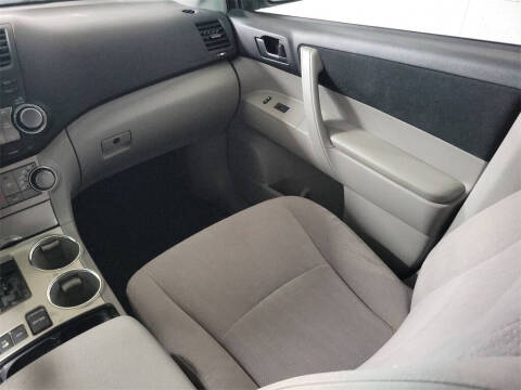 2012 Toyota Highlander SE