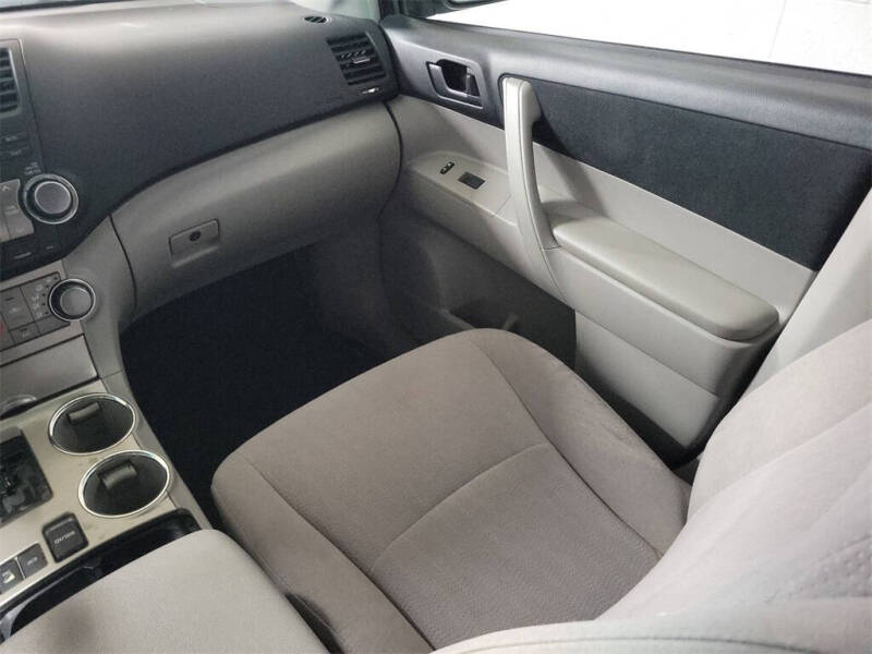 2012 Toyota Highlander SE