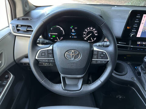 2021 Toyota Sienna XLE 8-Passenger