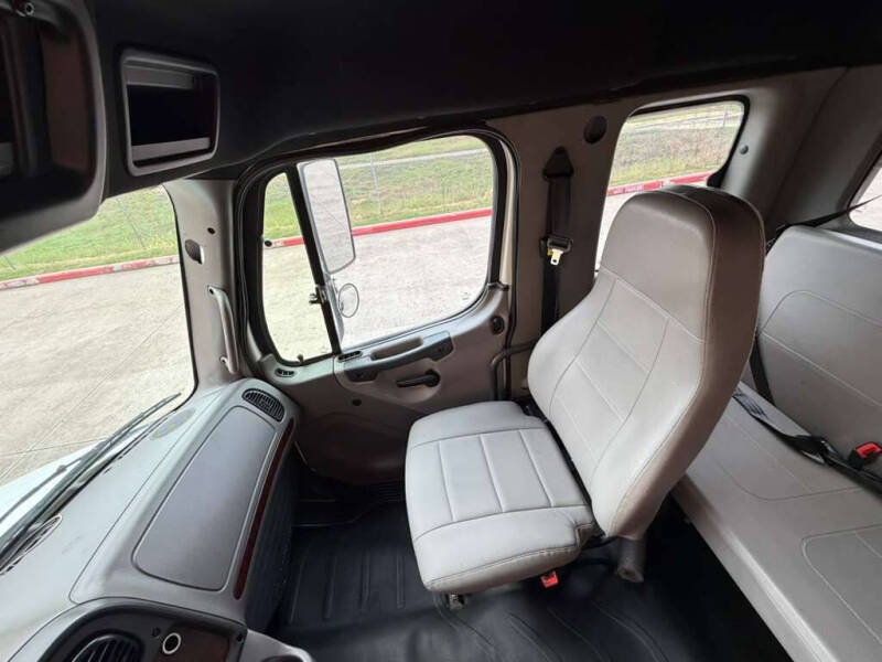 2016 Freightliner M2 106
