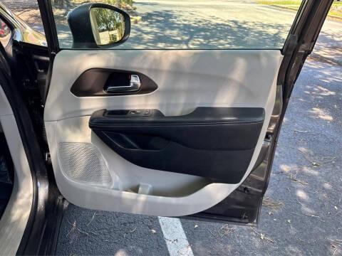 2020 Chrysler Voyager LXi